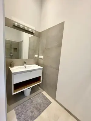 Ein Badezimmer in der Unterkunft City-Center-Apartment Hip Area, Big & New