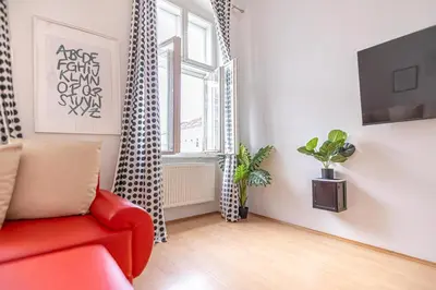 TV/Unterhaltungsangebot in der Unterkunft Sweet 3 private rooms in shared Apt Near Wiener Stadthalle & Central