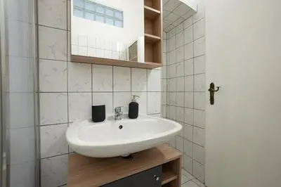 Ein Badezimmer in der Unterkunft Lovely 1-bedroom apartment next to Praterstern