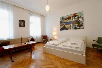 Ein Bett oder Betten in einem Zimmer der Unterkunft BRIGHT ELEGANT FLAT in Center