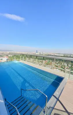 Der Swimmingpool an oder in der Nähe von Skyscraper-Feeling With Parking Nearby