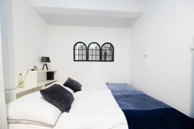 Ein Bett oder Betten in einem Zimmer der Unterkunft Design city apartment with free parking near Stadthalle