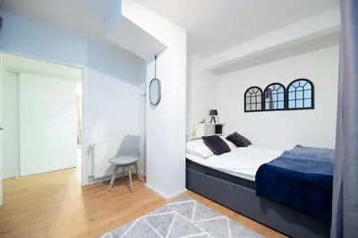 Ein Bett oder Betten in einem Zimmer der Unterkunft Design city apartment with free parking near Stadthalle