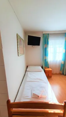 Ein Bett oder Betten in einem Zimmer der Unterkunft Pension Schwartzwirt