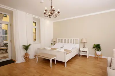 Ein Bett oder Betten in einem Zimmer der Unterkunft Serenity Suite Vienna
