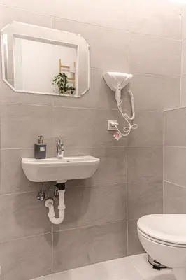 Ein Badezimmer in der Unterkunft Stylish Apartment Wiener Stadthalle