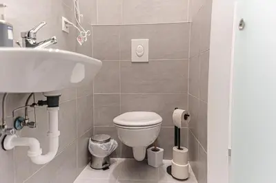 Ein Badezimmer in der Unterkunft Stylish Apartment Wiener Stadthalle