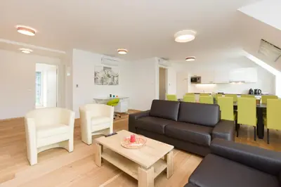 Ein Sitzbereich in der Unterkunft Central Riverside Residences