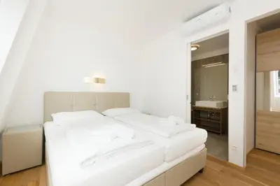 Ein Bett oder Betten in einem Zimmer der Unterkunft Central Riverside Residences