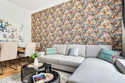 Ein Sitzbereich in der Unterkunft Cozy, generous City Apartment - 10 min to city-centre - Contactless 24h Check-In