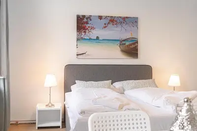 Ein Bett oder Betten in einem Zimmer der Unterkunft Welcoming 2BR Apt, near AKH- Perfect for short & Longstays