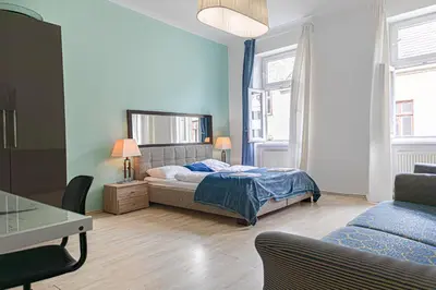 Grundriss der Unterkunft Inviting 2BR Apartment centrally located