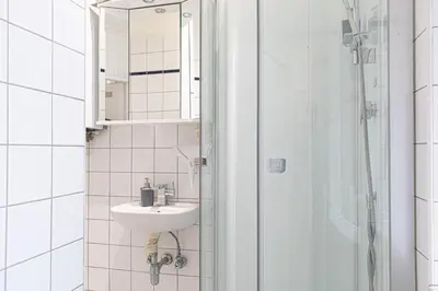 Grundriss der Unterkunft Inviting 2BR shared Apt - centrally located