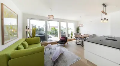Ein Sitzbereich in der Unterkunft SkyLine Apartment mit Terrasse close to Lakes